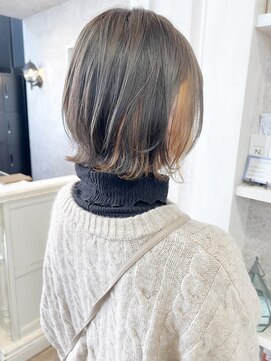 キャアリー(Caary) 福山市美容師求人スタッフ募集グレージュ透明感切りっぱなしボブ