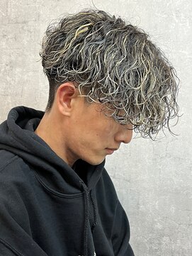 エルマーク 京都河原町(L-MARK) メッシュハイライトスパイラルパーマツイストパーマツーブロック