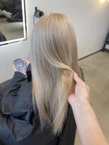 クオン 伊勢崎(QUON.) ホワイトブロンド