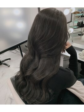 ジレ バイ マッドグラマー(GILET by mad grammar) [札幌韓国ヘア] Blue Black x Layer Cut