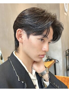 イケメン度MAX！ツヤ感と束感が魅力のネオウルフスタイル