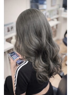 ボンズヘアー(Bonds Hair) 透明感グレージュハイトーン