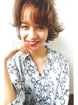 エン(enn.) シースルーバングショートボブ