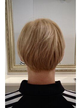 シアン(CYAN) ナチュラルショート　ハイトーン×マッシュ