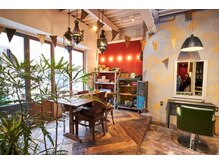 美容室 フィックスの雰囲気（アンティークデザイン。Caf'e&Restaurantの様な空間。）