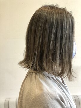 ペネロープ(Penelope) 前下がりボブ/ハイライト/イルミナカラー/前髪無し　担当　夕島