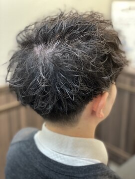 ミリオンバックス 上野(Million Bucks) 前髪にボリュームをアップスパイラルパーマ<理容室>[メンズ/上野