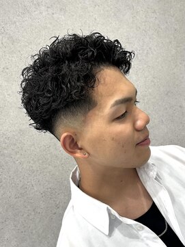 縁 ハナレ(en 870) スキンフェード スパイラルパーマ