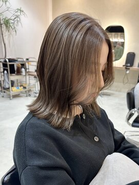 ヒビヲ(HIBIO) ショートボブワンブリーチカラー脱白髪染めハイライトローライト