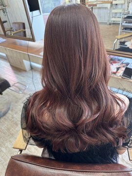 サリュー バイ イザ(Salut by IZA) ピンクブラウンカラー似合わせカット韓国風巻きセミロング