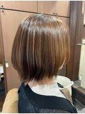大人シアーベージュミニウルフボブミディアムレイヤー
