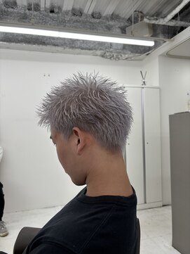 ホワイトスパイキーショート