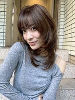 サクラ オモテサンドウ(SAKURA)&nbsp;ぱっつん前髪×ロングハッシュカット×ワンカールで決まる髪型◎