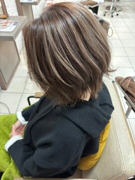 フィガロ デュデュ 新石切店(Figaro DOU DOU) [バレイヤージュ/白髪ぼかし/白髪ぼかしハイライト/ハイライト]