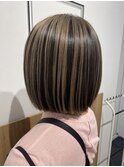 ベージュのアンブレラカラーボブ