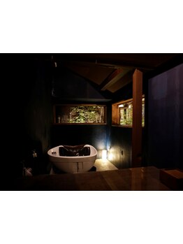 お客様を第一に考えてつくられた店内。技術だけでなく、心まで癒されるサロンタイムが味わえます◇