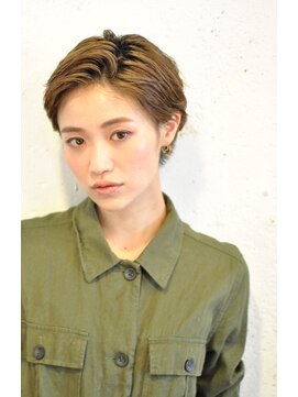 サークル(CIRCLE) マッシュショートカーキグレージュ大人かわいいフェザーバング