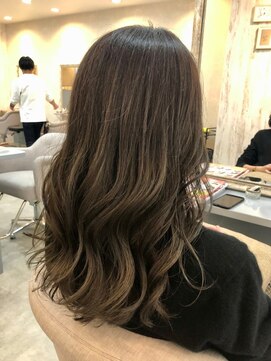 ジーナ 船橋(Zina) オトナ女子ツヤ髪アッシュカラーふんわりミディシースルーバング