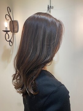 エムズキュラティフ(e'mZ Curatif) 柔らかマロンベージュロングヘア