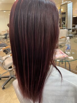 シャンプーボーイ 赤髪ハイライト