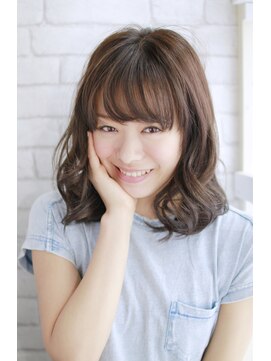 ラクシア(LUXIA) 大人向け小顔演出ヘアー