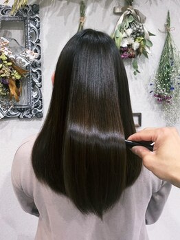 5Gトリートメント導入サロン！髪を内側から補修し、太く硬い髪・うねりがある髪も上質な仕上がりへ導く。