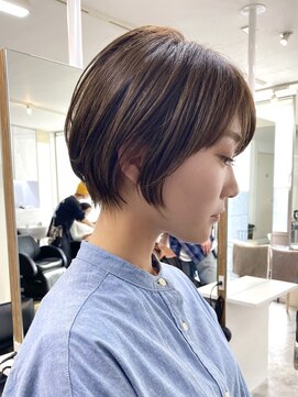 エリマ  茅ヶ崎(elima) ショートカットショートボブミルクティーベージュカラー前髪あり