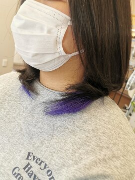 ドゥージングヘアースクラッチ(Dozing Hair Scratch) 紫インナーカラーミディアムレイヤー