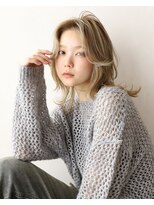 メノン(Menon) ホワイトグレージュ　シルウェーブミディアム　ミニウルフ