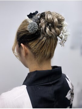 アールエーサロンモノクロ 秋葉原(RA SALON モノクロ) ふわふわお団子