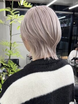 ギークス(GEEKS) 【GEEKS渋谷】パールホワイト/ハイトーン/ウルフカット/レイヤー