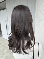 シロ(shiro.)&nbsp;巻いても可愛いレイヤーカット