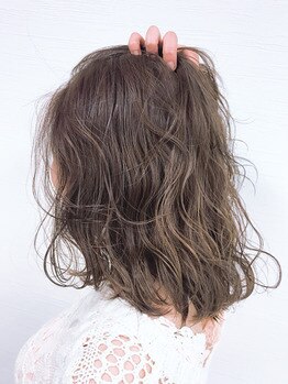 ディーエイチハルクローバー(Dh-HAL clover)の写真/【井土ヶ谷駅徒歩2分】植物由来成分93%以上の『AVEDAカラー』。ダメージレスに深みのある艶髪を叶えます。