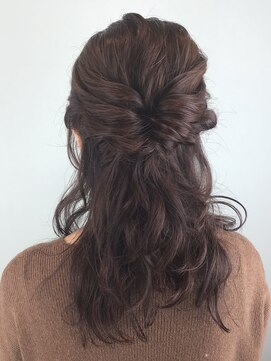 トレパルッキエーレ(tre parrucchiere) ［-tre-］ハーフアップアレンジ