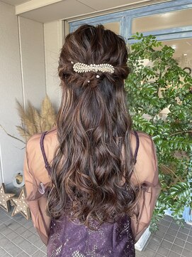 オープンジョー(Open Jaw) ハーフアップアレンジ