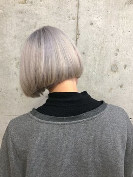 サクラ オモテサンドウ(SAKURA) ホワイトベージュ×ミニボブ◎表参道