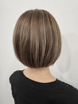 ミザルー(Misirlou) ショートボブ/ベージュ