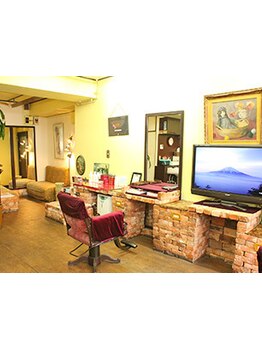 初めての方でも安心♪美容院は緊張しちゃう…そんな方でも通いやすい！周りの目も気にならない少人数制！