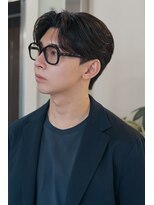 レーヴス(REVES)&nbsp;大人毛流れパーマ　センターパート　コンマヘア