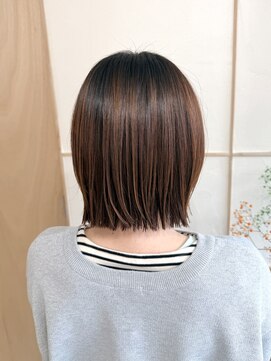 ユウジオザワ(YUJI OZAWA) 外はねくびれボブ