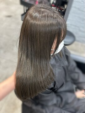 オリーブグレージュ