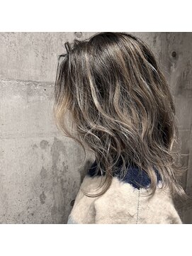 リビー(LIBEY) バレイヤージュ×ミディアムレイヤー