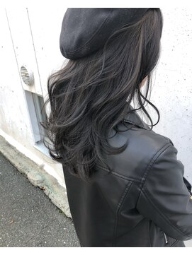 ヘアデザイン ソラ(Sola) 暗めカラー透明感透け感グレーアッシュブラック 無造作ウェーブ