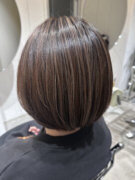 ストレータ バイ マリオ(Strata by mario) 〈宮本〉ハイライトグラデーション×ショートボブ