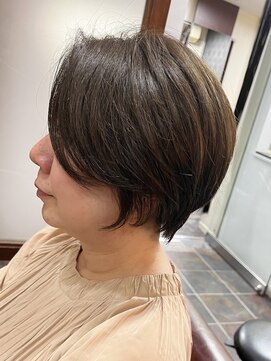 ハピネス クローバー 学園前店(Happiness CLOVER) 丸みショート/前髪/顔周りカット/濱崎優/白髪ぼかし