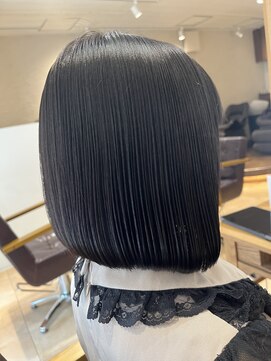 アマレット(Amaretto) 【ブルーブラック×ミニボブ】