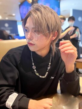 ミッシェル アフロート(michelle afloat) ◆センターパートのシルバーウルフ◆