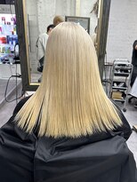 リア(riah)&nbsp;ツヤツヤダブルカラー/ホワイトブロンド/ブリーチ