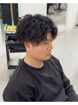 ブライト(BRIGHT) センターパートツイストスパイラルパーマ