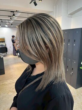 メリー オオサカ(Merly Osaka) contrast ash balayage